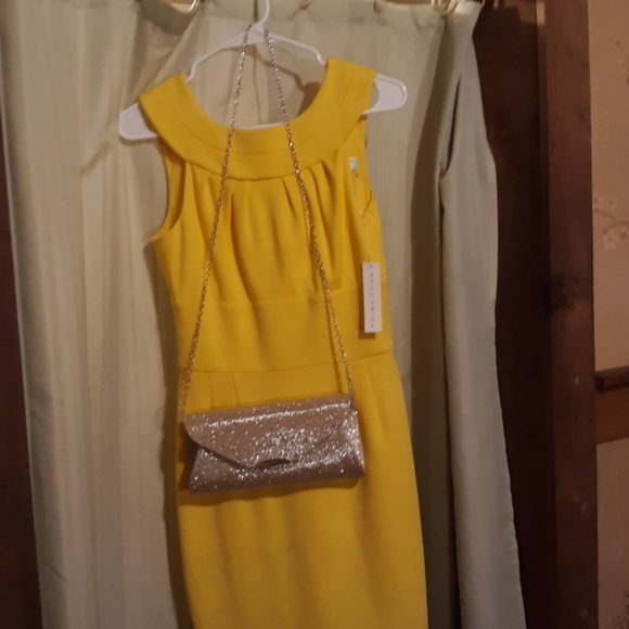 Dress - Picture 1 of 4